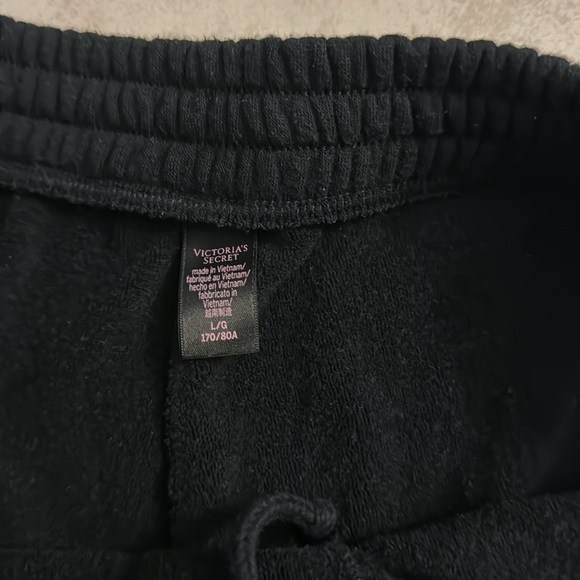 vs shorts - Picture 3 of 3